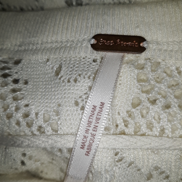 Free People white lace top. Ladies size large - Picture 8 of 9